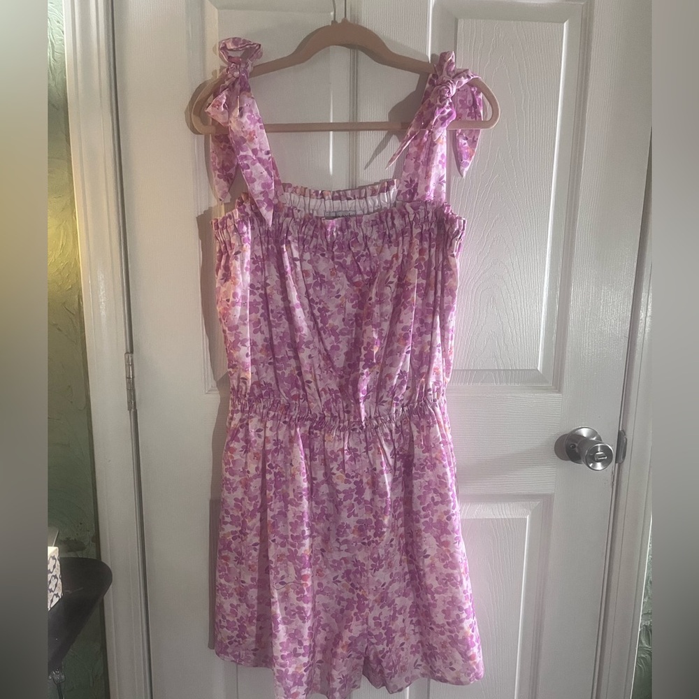 White Birch 1X floral romper with bow tie shoulders. Super cute. NWOT